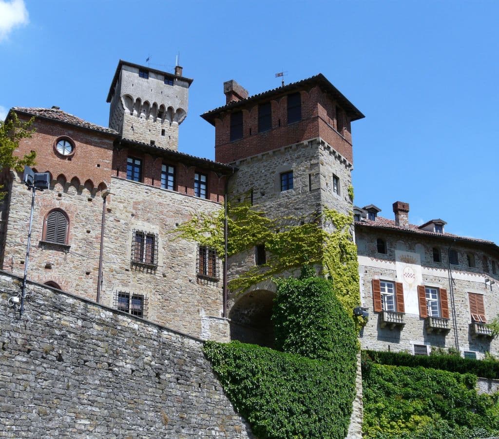 Castello di Tagliolo Monferrato

credit: https://commons.wikimedia.org/wiki/File:Tagliolo_Monferrato-castello1.jpg