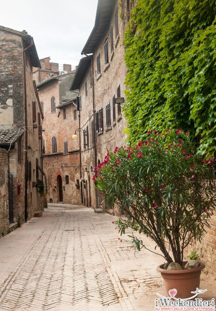 certaldo città medievale toscana
