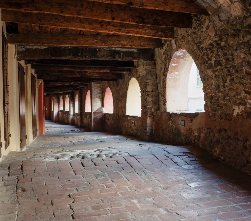 L'antichissima Via degli Asini è sicuramente una tappa da vedere a Brisighella!